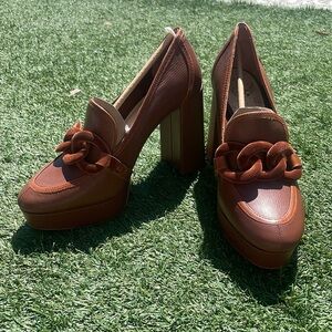 Vince Camuto VC-Gathie platform loader